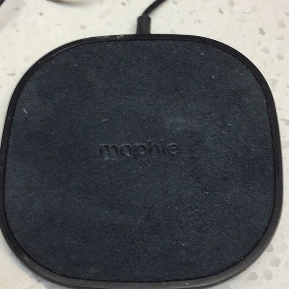 Mophie Wireless Charging Pad - Picture 1 of 3